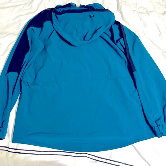 Under Armour size small windbreaker, excellent condition - Picture 2 of 2
